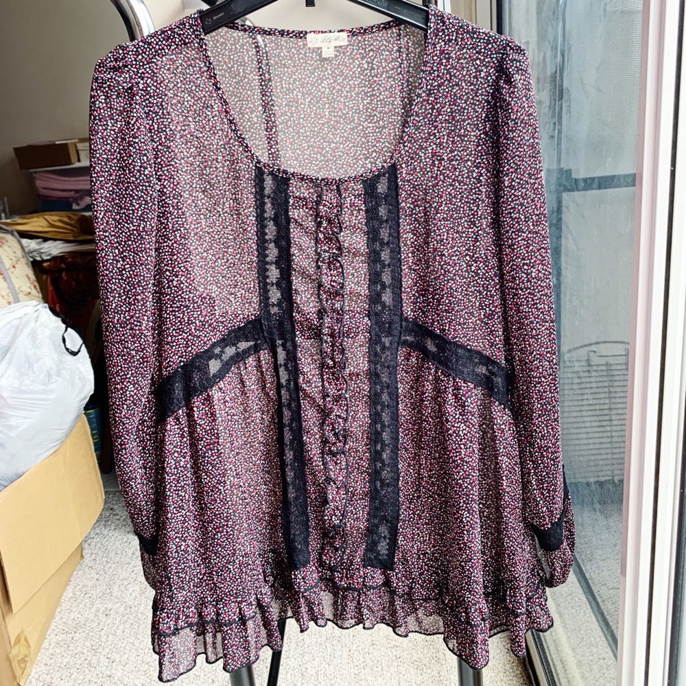 Pretty blouse! Size Medium. Like New!